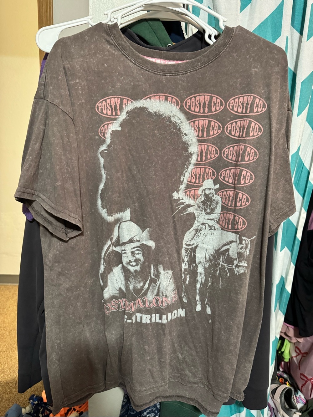 Vintage-Inspired Brown Graphic Short Sleeve Tee - Posty Co.